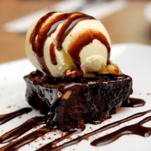 Brownie con helado